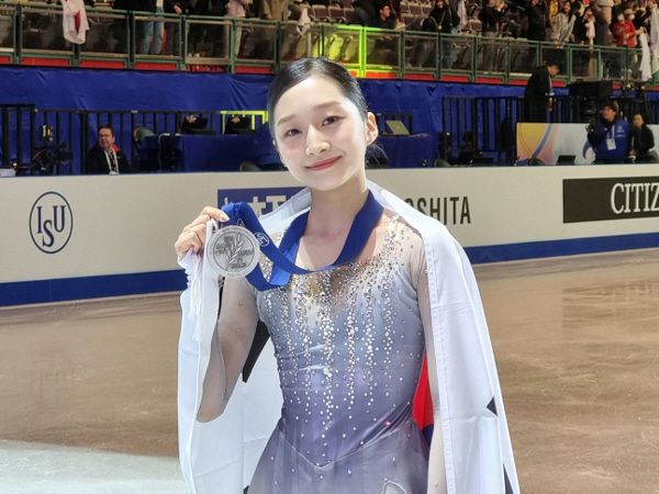 '리틀 김연아'신지아, 주니어 세계선수권 3회 연속 銀…'日 시마다 벽 …