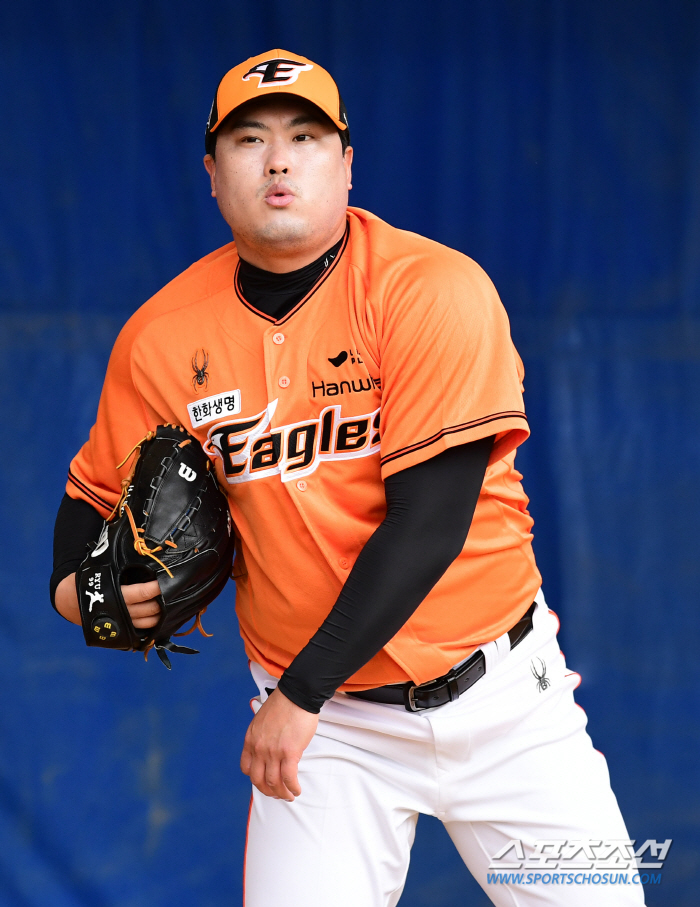 "18승에 1점대 방어율 가능" 방망이 두 개 부러트린 위력…비에 쓸려갈…
