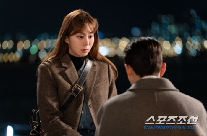 "내 아내가 돼 줄래요?" 하준, 한강공원서 프러포즈…유이 표정은 알쏭달…