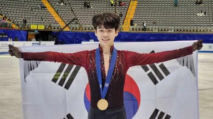 "꿈만 같고, 말로 표현 못해" 韓 남자 피겨 새 역사 서민규, 주니어세…