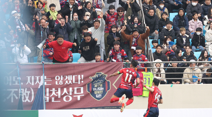 [K리그1 현장리뷰] 원두재 원샷원킬 헤더 결승골. 'K리그1 막내' 김…