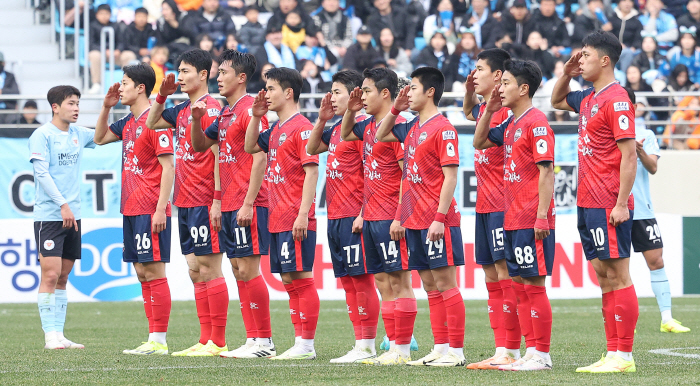 [K리그1 현장리뷰] 원두재 원샷원킬 헤더 결승골. 'K리그1 막내' 김…