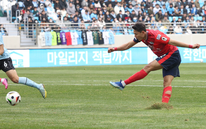 [K리그1 현장리뷰] 원두재 원샷원킬 헤더 결승골. 'K리그1 막내' 김…