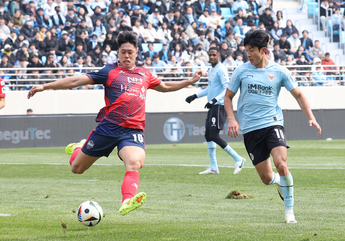 [K리그1 현장리뷰] 원두재 원샷원킬 헤더 결승골. 'K리그1 막내' 김…
