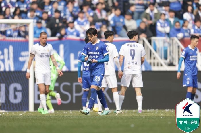 [현장리뷰]'1만4196명 2부 최다 관중 新기록→뮬리치 멀티골' 수원 …