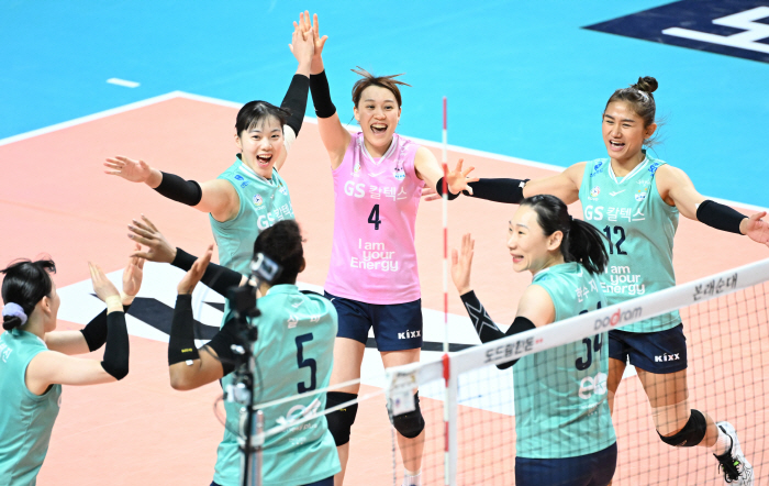 봄배구 포기 못한 GS칼텍스, 페퍼저축은행 완파...7일 대전서 정관장과…