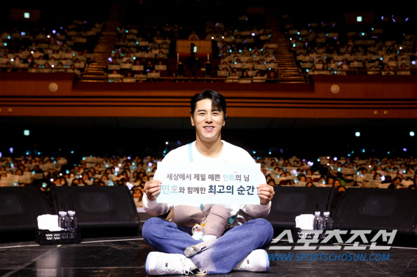 '트롯 신사' 장민호, 4개월간 계속된 전국투어 콘서트 마무리…서울 앙코…