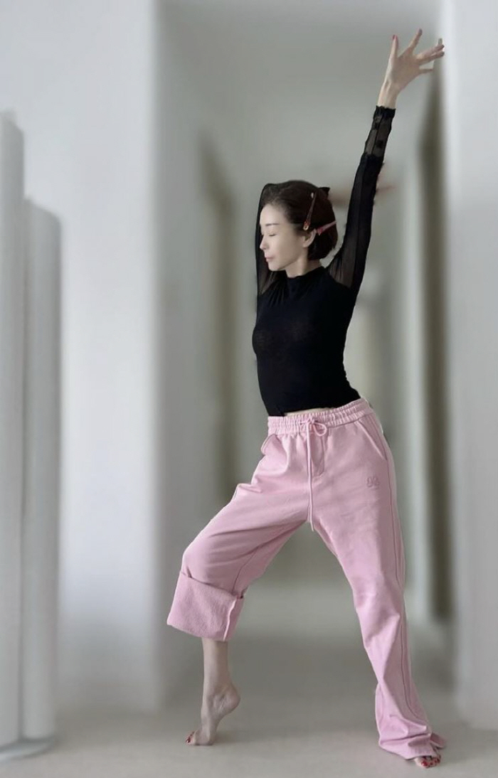 결혼 13일 만에 사별. 220억 유산 받았다고..여배우의 화려한 근황 화제