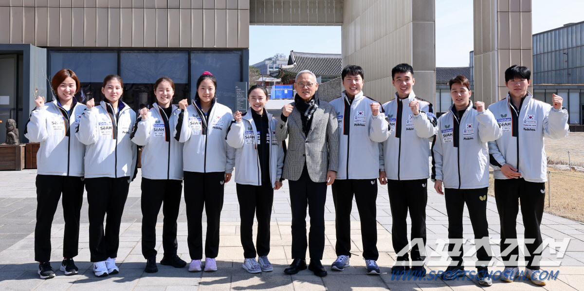 "파리까지 쭉!"유인촌 문체부장관,부산세계선수권 '닥공'韓탁구대표팀 격려…