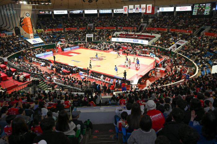 '작년 총관중 이미 초과했다' KBL 리그 '흥행 봄맞이'에 화색…6라운…