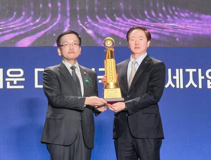 대한항공, 모범 납세기업 '고액 납세의 탑' 수상
