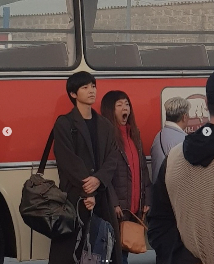 '케이티♥' 송중기, 누가 애 아빠래? 하품해도 '굴욕無' 멋짐 폭발