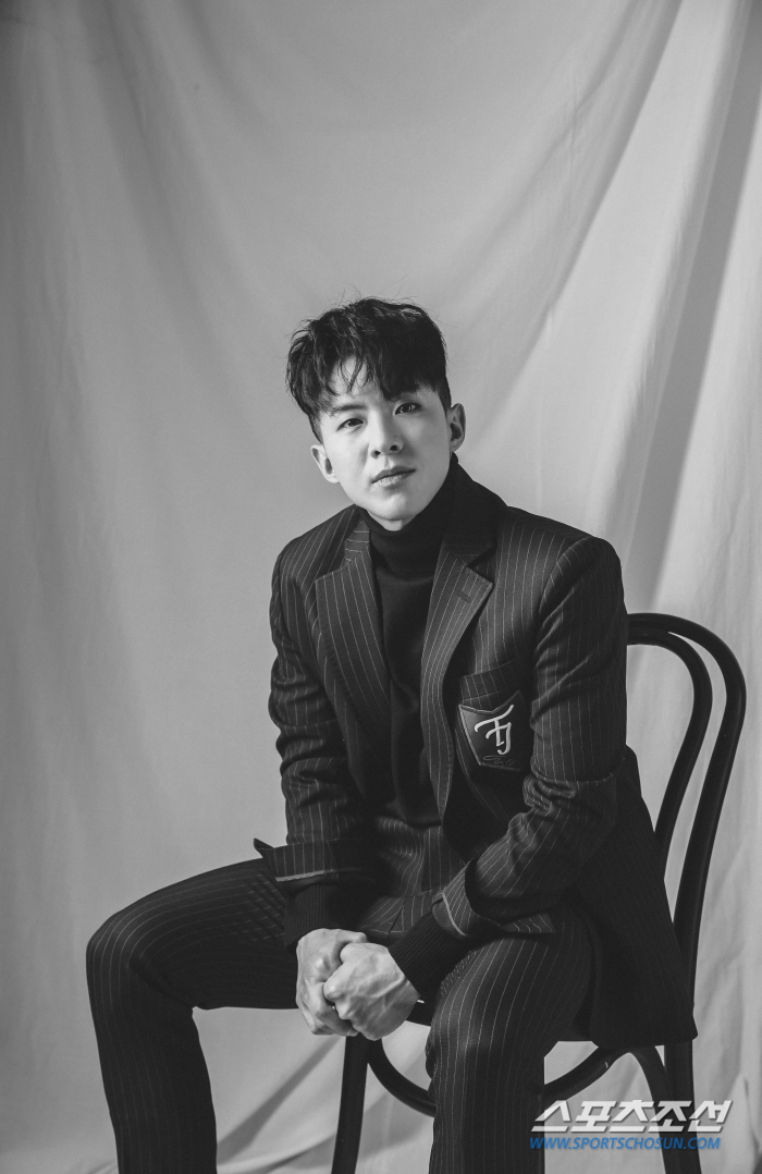 유니베라, 트로트 가수 나태주 모델 밝탁