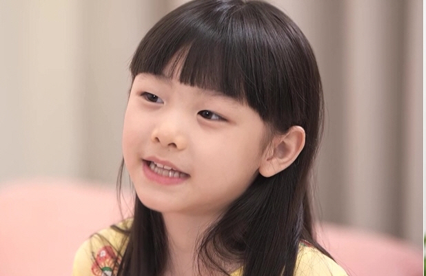 [SC리뷰] "DNA부터 다르네"…문희준♥소율 딸 희율, '슈퍼샤이' 댄…
