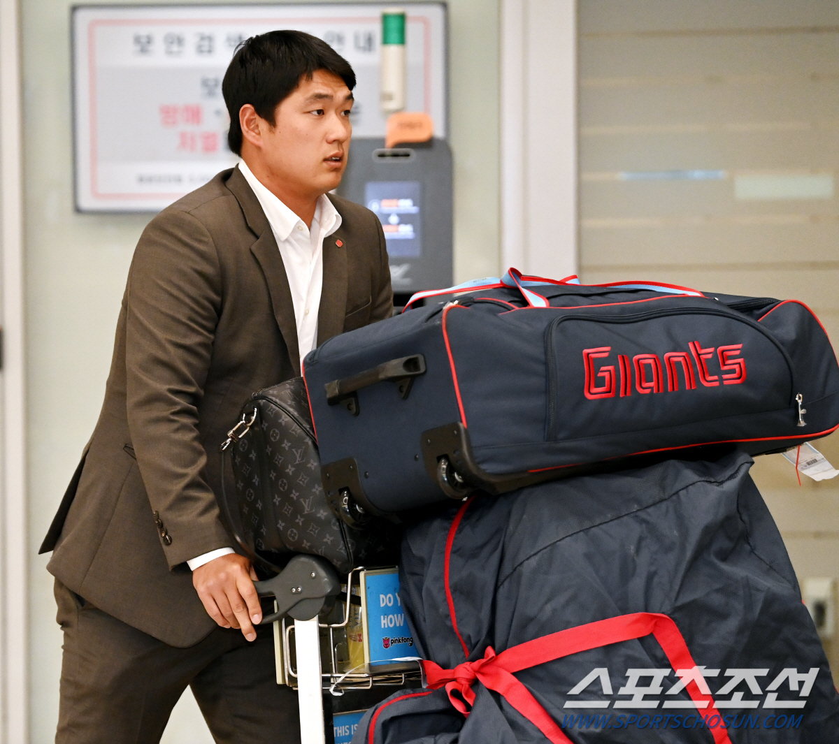 '진실공방전' 나균안 리스크? "투수코치 마음은…보험용은 있지만"