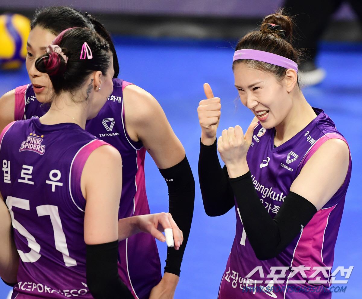 '해결사' 김연경 36득점→흥국생명 단독 1위 등극! '구단주 버프' I…