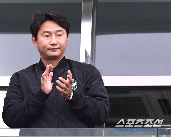 [SC이슈] "제가 지지합니다" 당당하게 정치색 드러내며 서포터로 변신한…