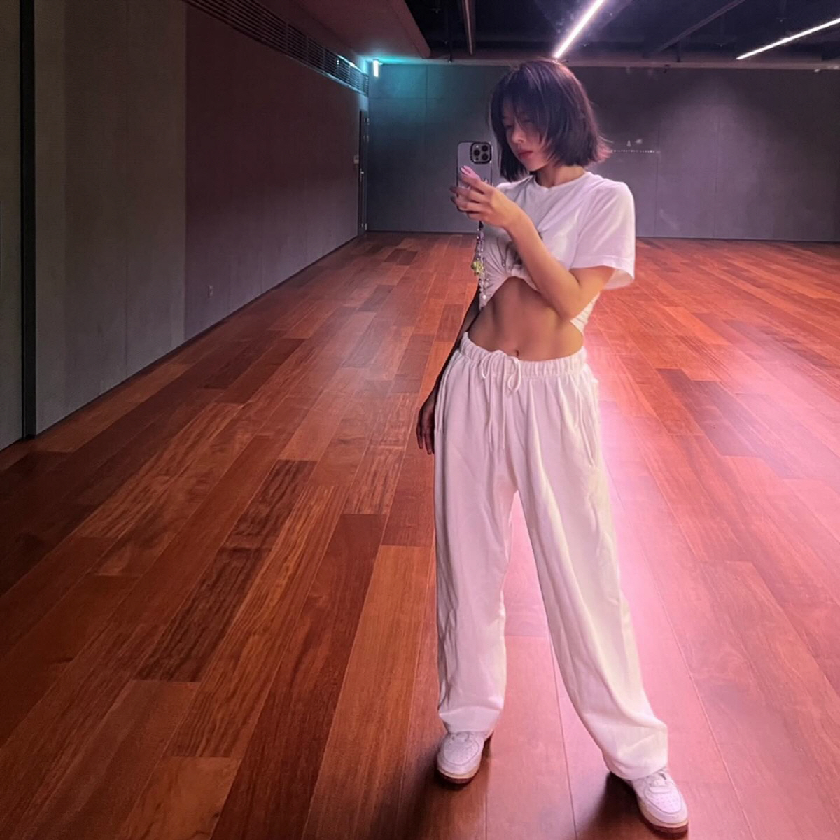 "이 정도 였어?"…유빈, 뚜렷한 11자 복근 "운동 얼마나 했길래"