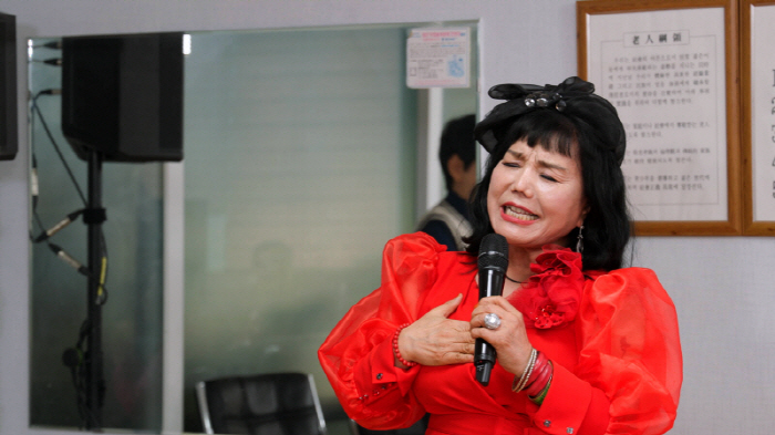 ‘67세’ 혜은이, 아랫도리 실종 패션..박원숙 기겁 (같이삽시다)