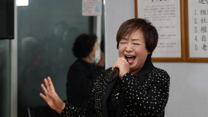 ‘67세’ 혜은이, 아랫도리 실종 패션..박원숙 기겁 (같이삽시다)