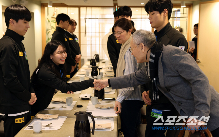 "'세계8강'수영,파리올림픽을 부탁해!" 유인촌 장관X장미란 차관,수영대…