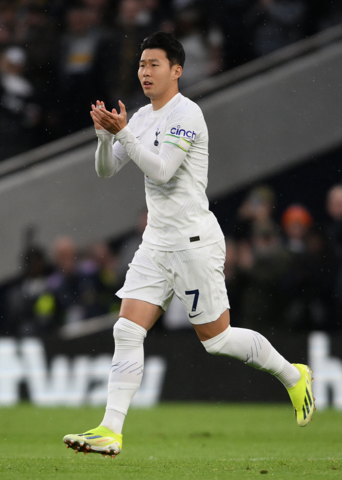 'EPL 최고가 될 수 있다' 손흥민과 포스텍 감독, 23세 유망주에 흠…