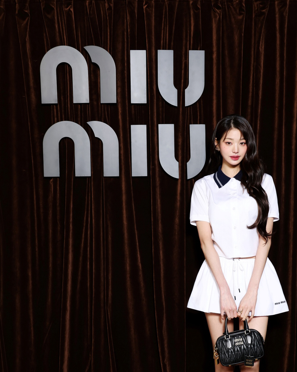 장원영·모모·민니, 미우미우 컬렉션 쇼 빛냈다