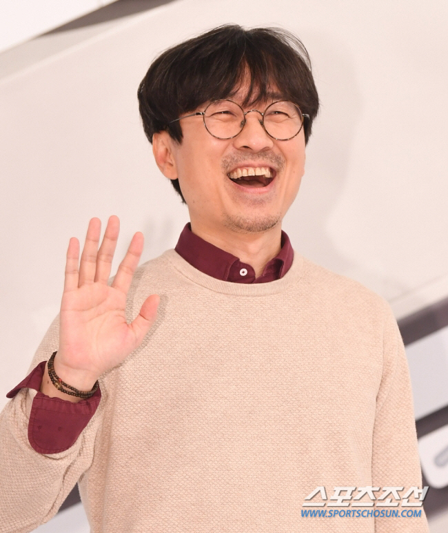 [종합] 장항준 감독 "단순 참고인 조사, 무관"..카카오엔터 고가인수 …