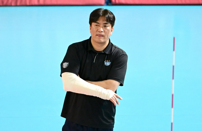 '봄배구 좌절' 차상현 감독 "강소휘 부진? 본인이 가장 잘 알죠" [대…