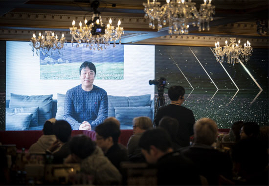 '잠' 유재선 감독 "故이선균의 애정 덕분에 좋은 감독으로 성장했다" […