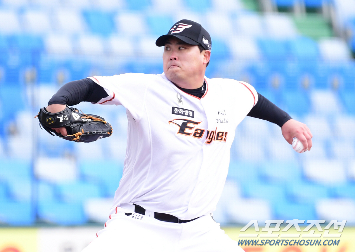 류현진 나비효과? '29세 토종에이스→150㎞+18세 괴물' 격전지 된 …