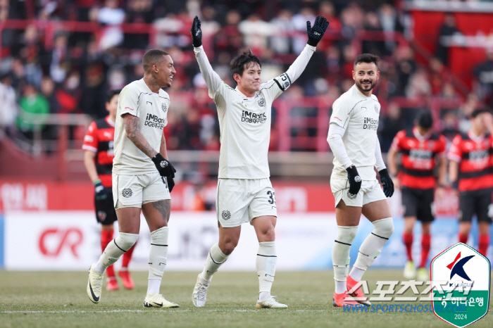 '김인성 역전골'포항,대구에 3대1승...박태하 감독 데뷔승[K리그1 리뷰]