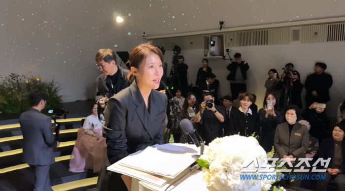 '결혼식 주례' 하지원, '열애설' 한 번 없었는데…"서로가 '짠한 내 …