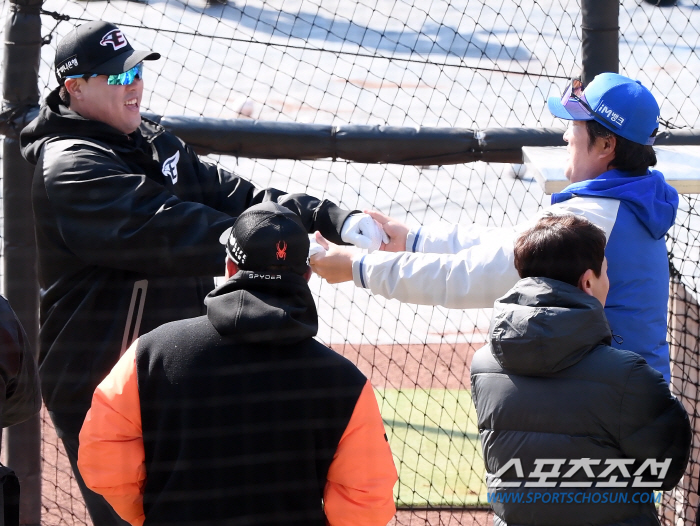 철들지 않는 류현진...나이도 먹을 만큼 먹었고, 큰물에서 놀았는데도 […