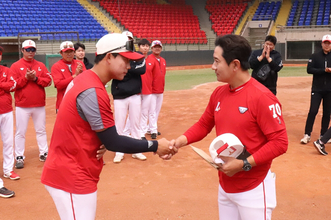 '투수 김주온-포수 김규민 MVP' SSG 퓨처스팀 스프링캠프 종료…연습…