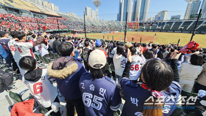 "96.1% 팔렸다" 달아오른 사직, 이세상 시범경기가 아니다. '1만 …