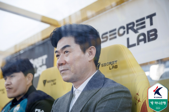 [현장리뷰]1분 만에 무너졌던 '정효볼' 광주, '가브리엘 멀티골X후반 …