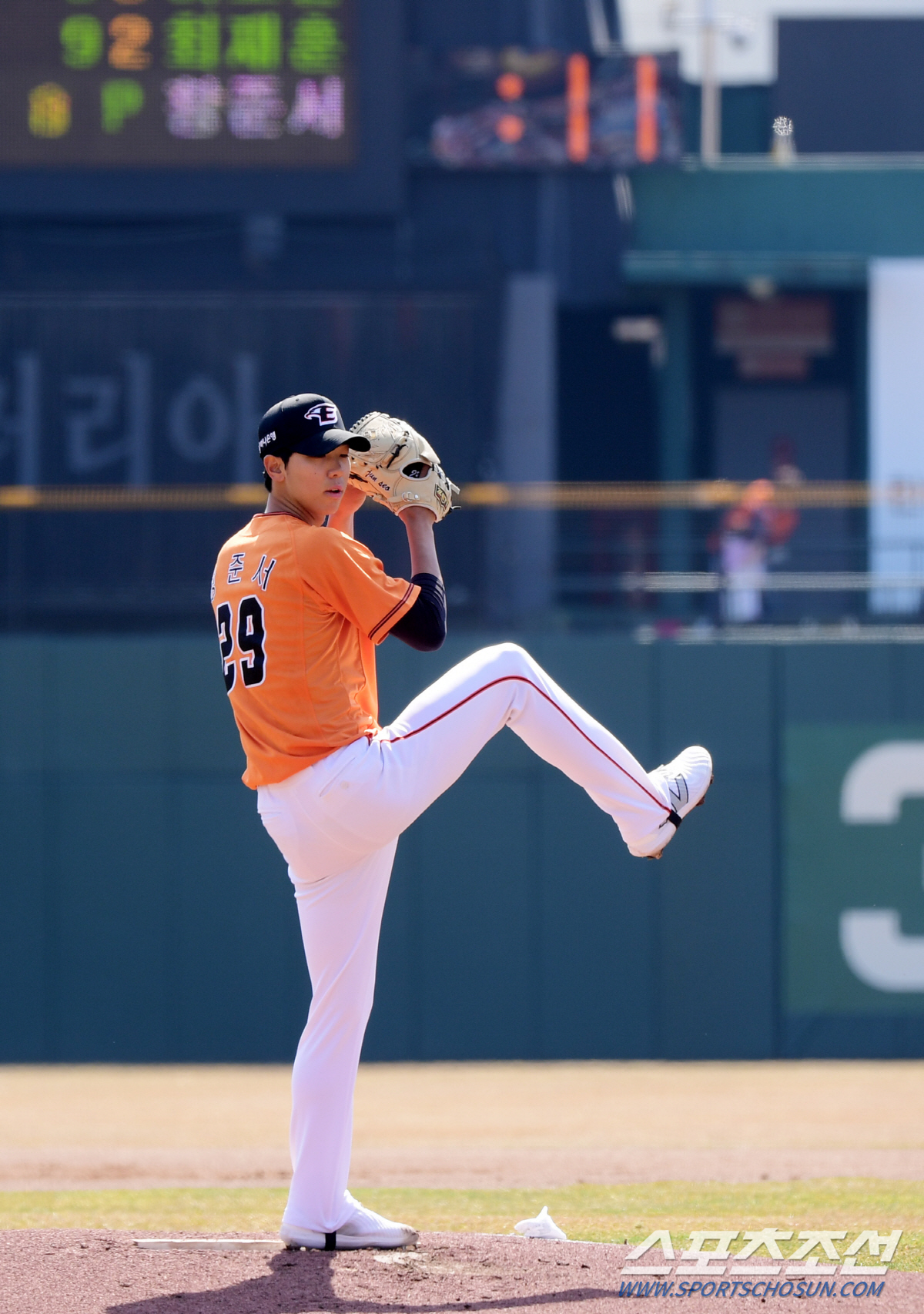 "충분히 경쟁력 있다"…프로 첫 타자부터 K! 베일 벗은 전체 '1순위'…