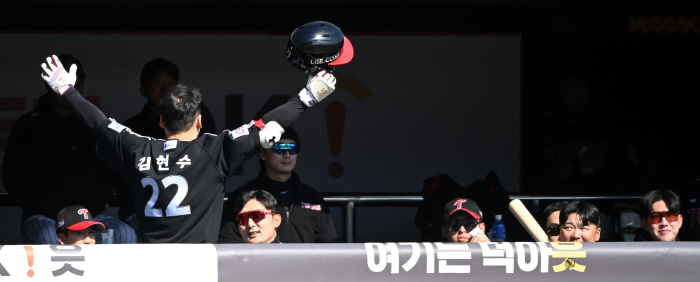 '오늘은 내가 당했네' 어제는 오스틴, 이날은 김현수... 연이틀 홈런타…