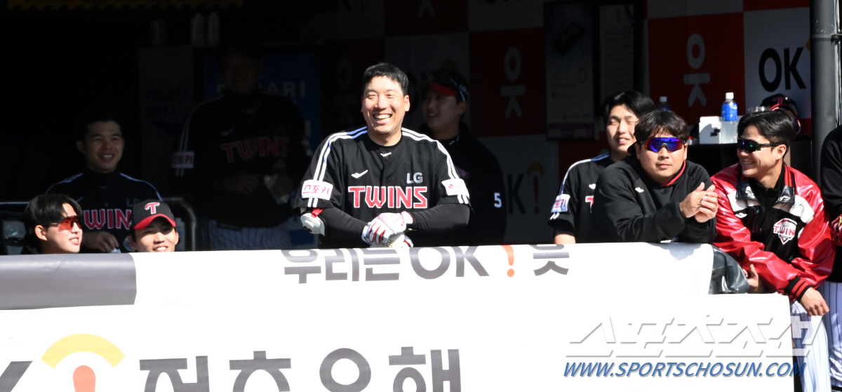 '오늘은 내가 당했네' 어제는 오스틴, 이날은 김현수... 연이틀 홈런타…