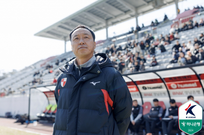 '오른발→헤더→왼발' 퍼펙트하게 경력 첫 해트트릭 뽑은 부산 김찬, 20…