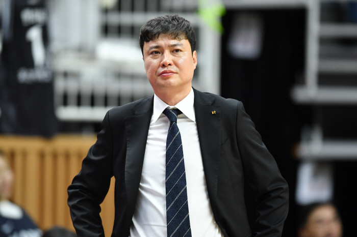 [현장인터뷰] 송영진 감독 "나의 잘못이다. 배스도 무리한 플레이 자제해…