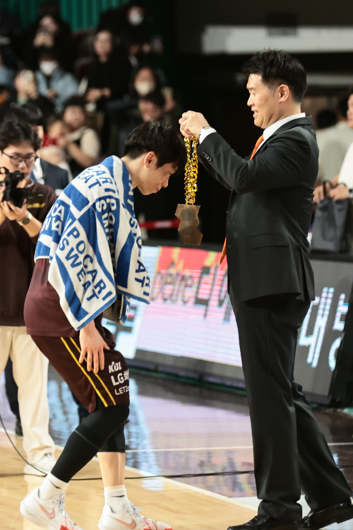 [현장인터뷰]'승장'조상현 감독 "코트에서 야단치지만 평소에는 잘 지내요…