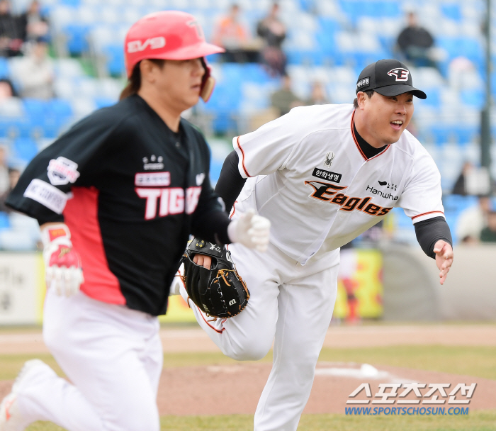 1회 9점+RYU KKK+문동주 무실점...한화 팬엔 종합선물세트 같던 …