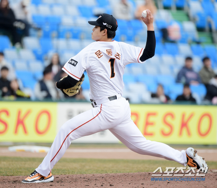 1회 9점+RYU KKK+문동주 무실점...한화 팬엔 종합선물세트 같던 …