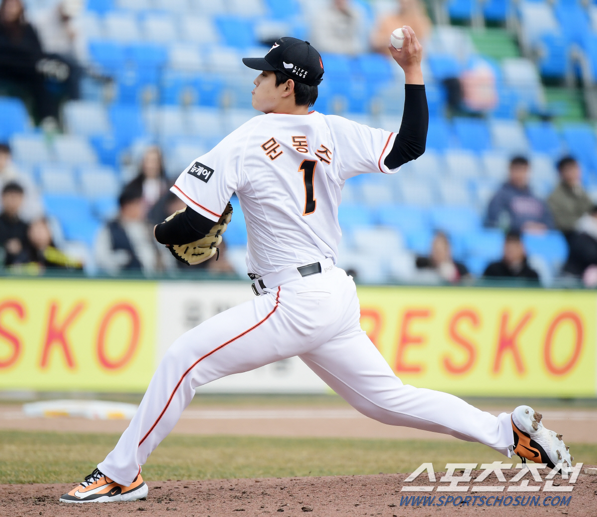 1회 9점+RYU KKK+문동주 무실점...한화 팬엔 종합선물세트 같던 …