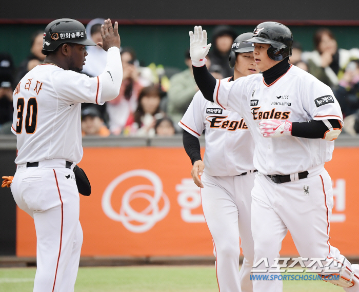1회 9점+RYU KKK+문동주 무실점...한화 팬엔 종합선물세트 같던 …