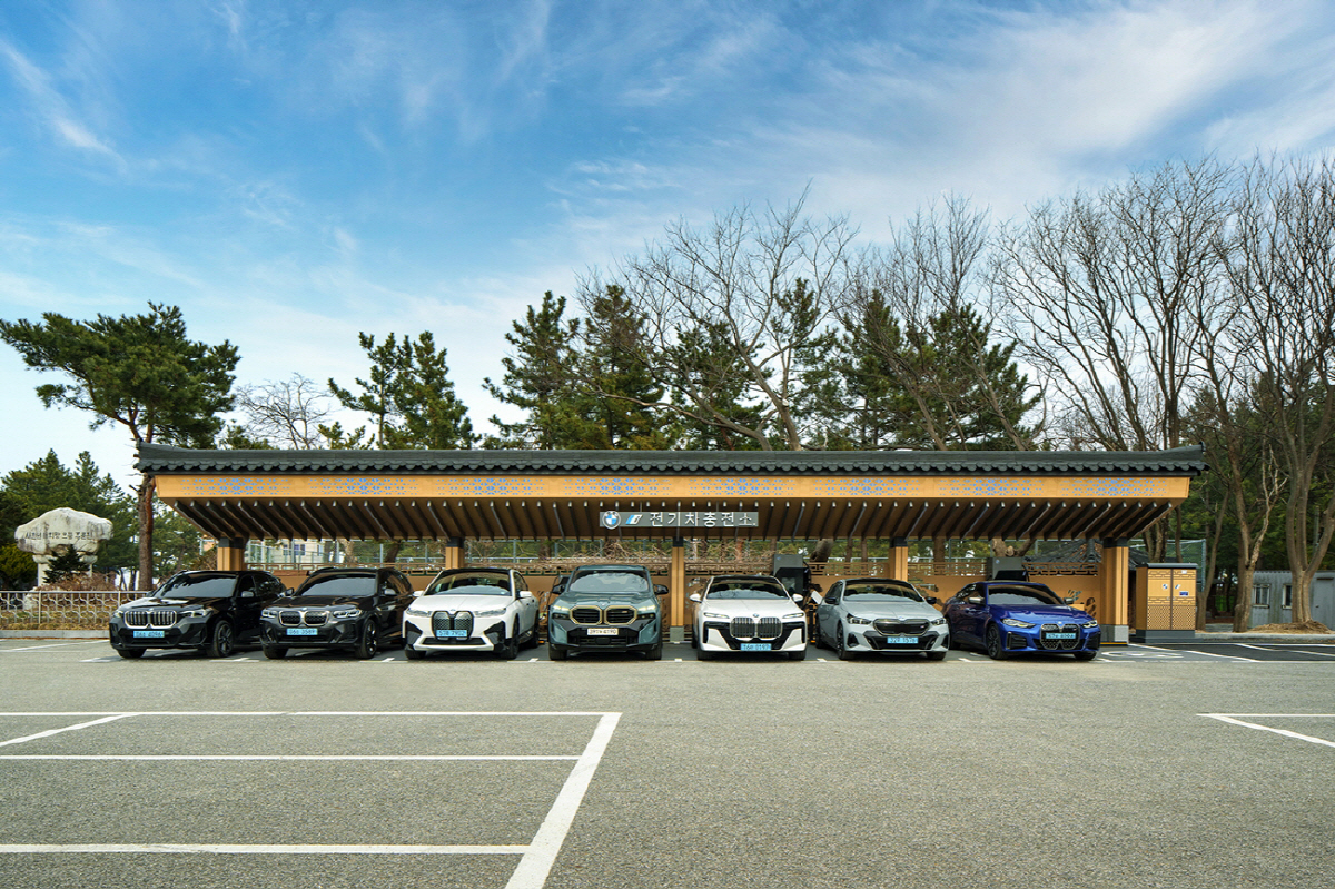 BMW코리아, 주문진해수욕장 전기차 충전소 ‘BMW 차징 스테이션’ 개소