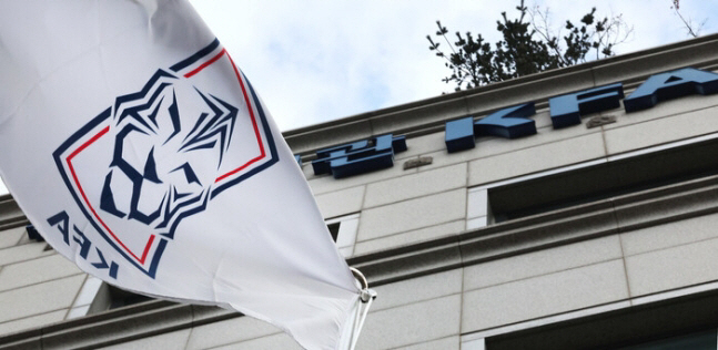 계속되는 아시안컵 후폭풍, 이번에는 전훈 기간 중 돈 걸고 '카드놀이 논…