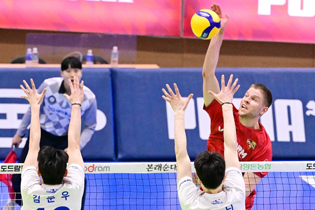 '임성진 개인 최다 26득점 폭발!' 한국전력, 시즌 홈 최종전에서 삼성…